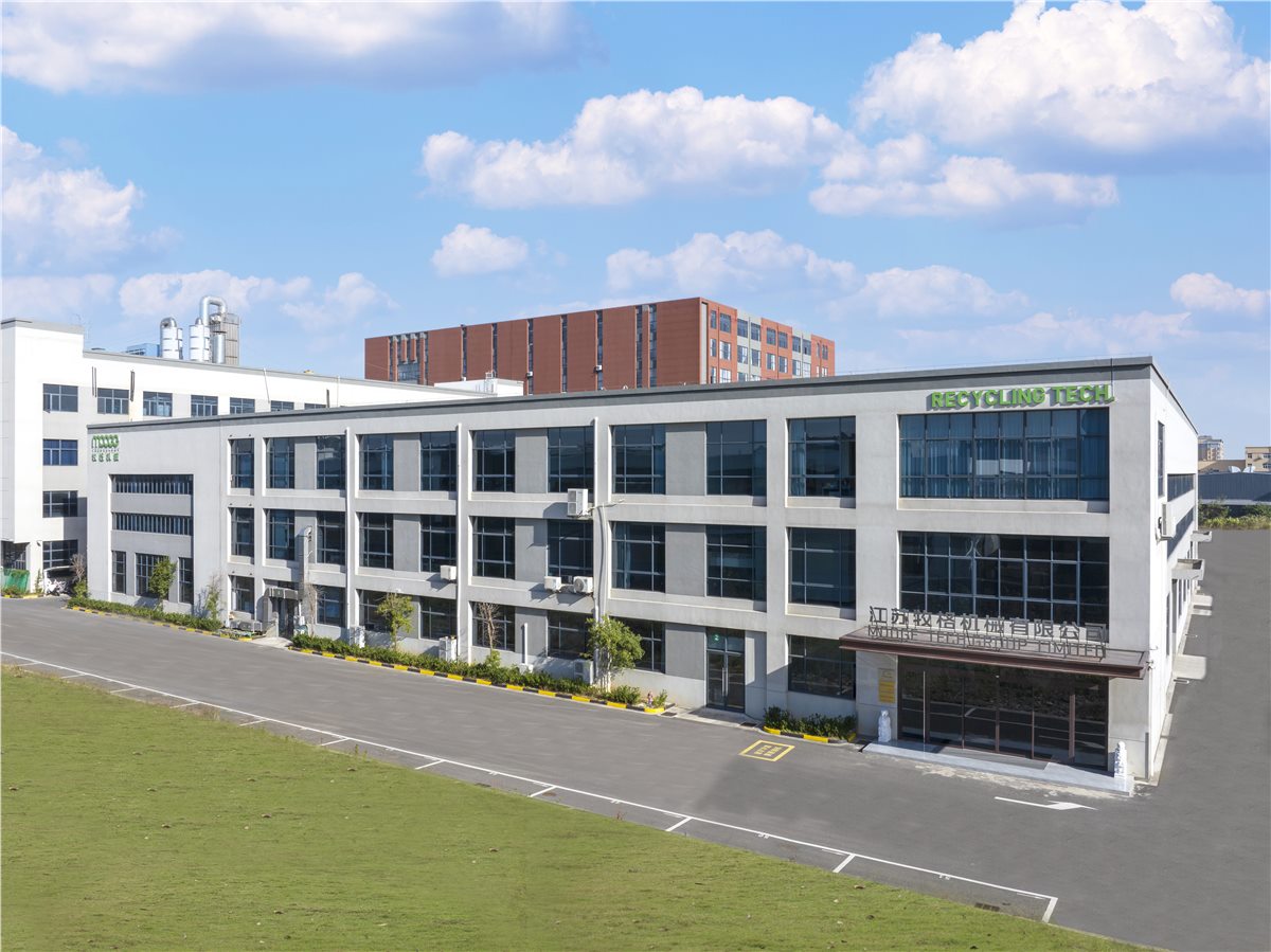 MOOGE factory and workshop